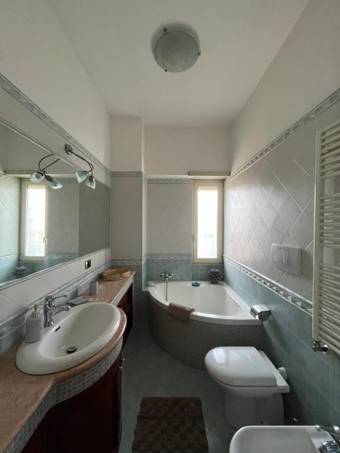 Apartamento Attico Con Terrazza In Via Dei Traghetti Lido di Ostia Exterior foto